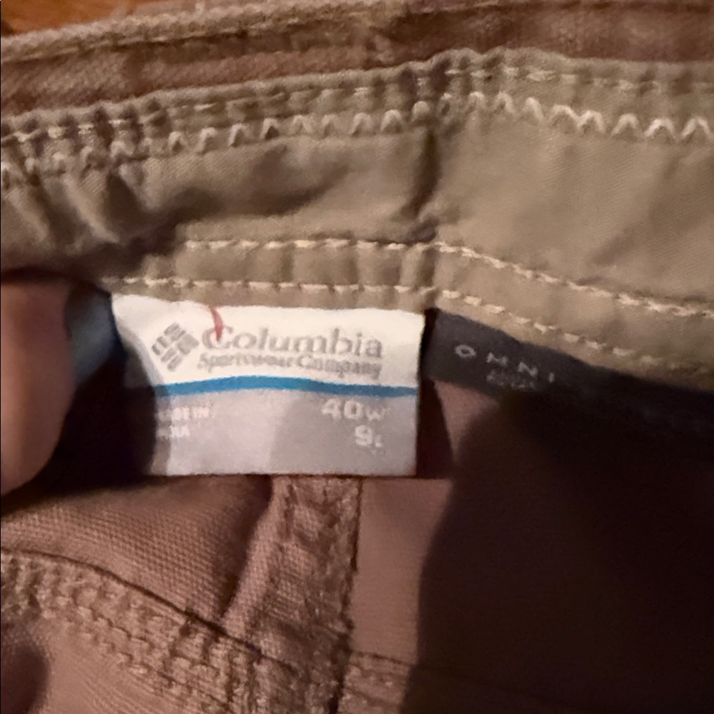Men’s Columbia Tan Shorts W-40 L-9”